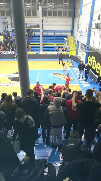 Спортна Зала "Младост"