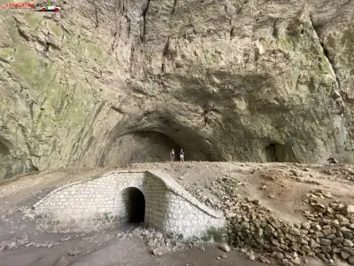 „Деветашка пещера“