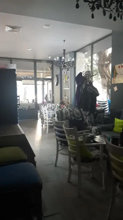 Кафе-Аперитив Етикет „Etiquette lounge and bar"