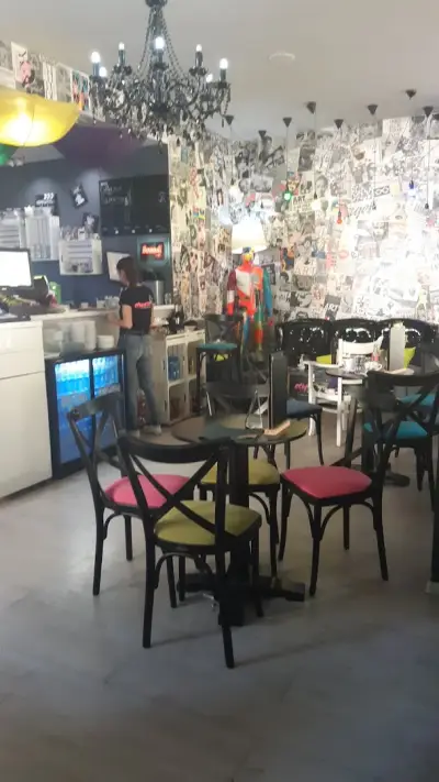 Кафе-Аперитив Етикет „Etiquette lounge and bar"