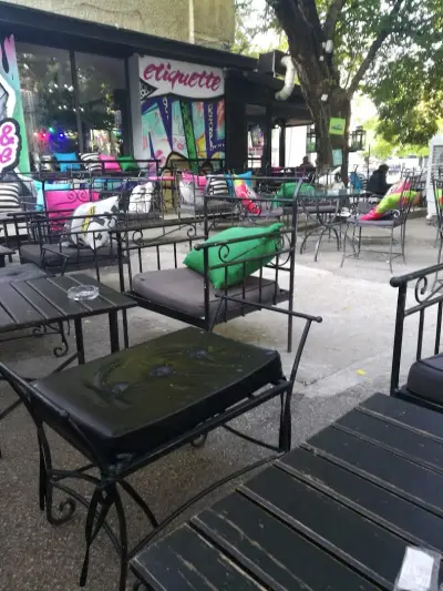 Кафе-Аперитив Етикет „Etiquette lounge and bar"