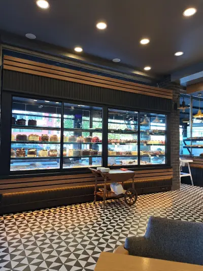 Cafe & Patisserie Fresh Bakery