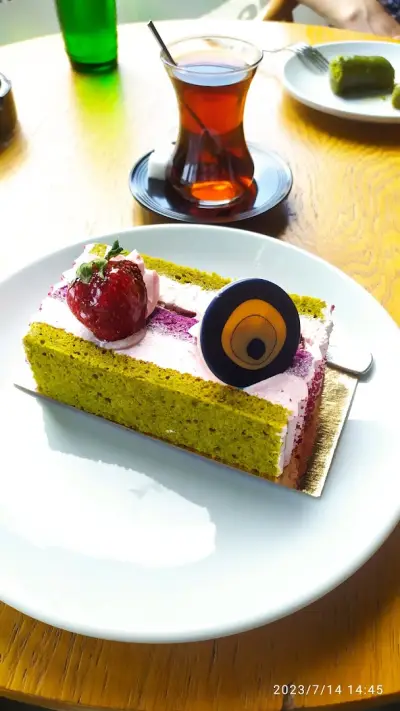 Cafe & Patisserie Fresh Bakery