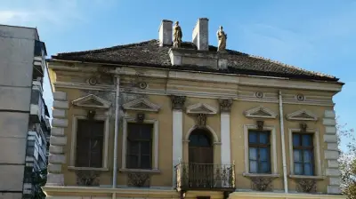 Къщата с куклите