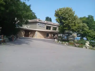 Кафене "Литъл Лора"