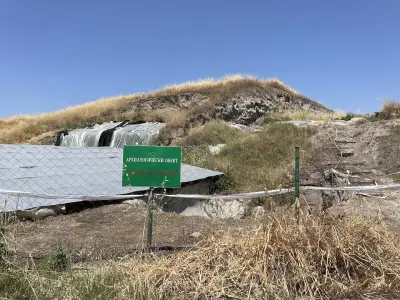 Археологическа база Селищна могила Юнаците