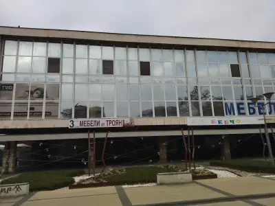 Градски универсален магазин (ГУМ)