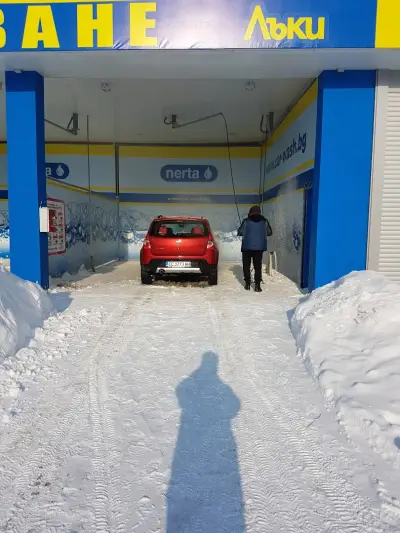 Автомивка Лъки