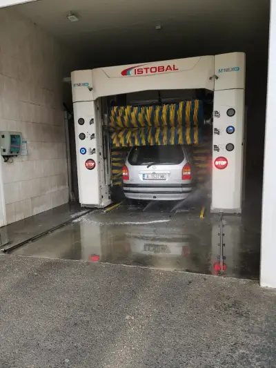 Автомивка Лъки