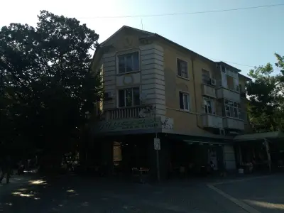 Кафе-сладкарница „Мустан“