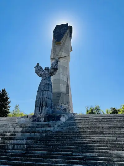 Паметник "Майка България"