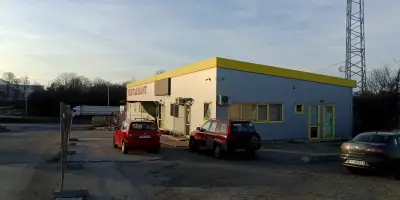 Паркинг „ПИМК” и ресторант „Дунав мост”