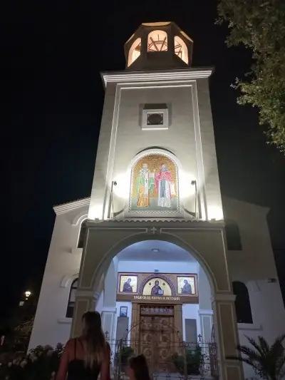 Храм „Свети Свети Кирил и Методий“