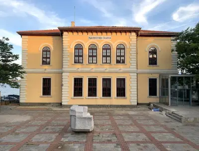 Художествена галерия (Старото училище)
