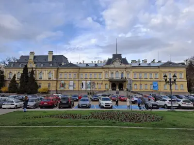 Царски дворец