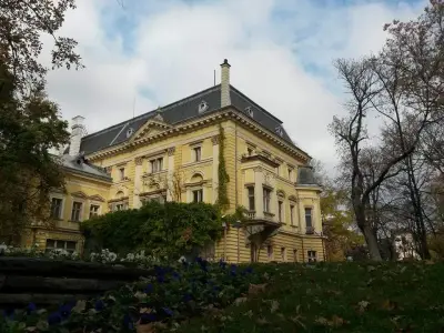 Царски дворец