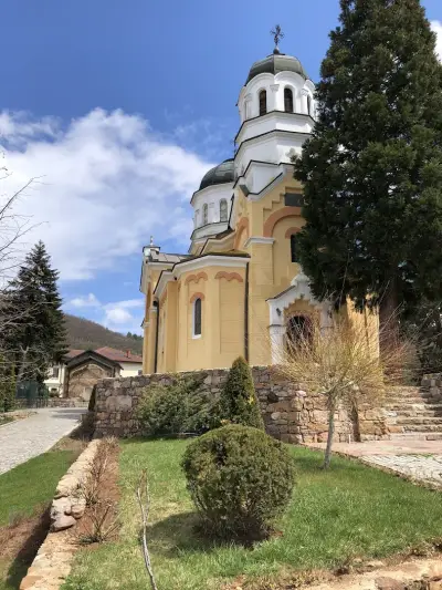 Храм "Св. Архангел Михаил"