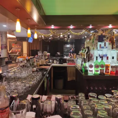 Royal Cafe - Club