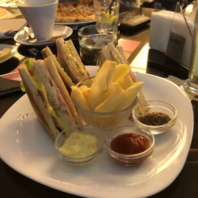 Royal Cafe - Club