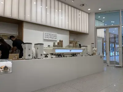 LATE Café & Roastery