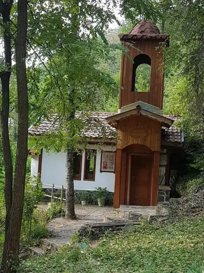 НАРЕЧЕНСКИ БАНИ ул. Христо Ботев 1