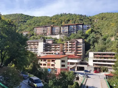 НАРЕЧЕНСКИ БАНИ ул. Христо Ботев 1