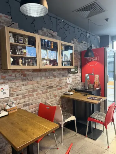 Mr.Gyros Гирос доставки, бургери, порции Гирос, салати. Доставка в цяла София.