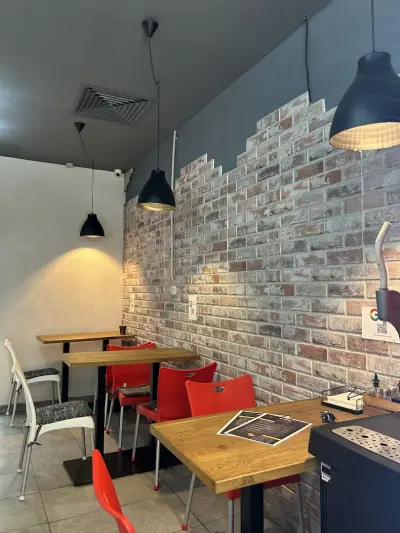 Mr.Gyros Гирос доставки, бургери, порции Гирос, салати. Доставка в цяла София.