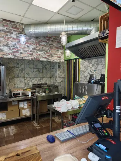 Mr.Gyros Гирос доставки, бургери, порции Гирос, салати. Доставка в цяла София.