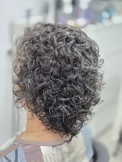V Style - Hair Studio ShumenІ Фризьорски салон І Шумен І Подстригване І Обезцветяване І Боядисване І Оформяне на брада