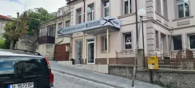 V Style - Hair Studio ShumenІ Фризьорски салон І Шумен І Подстригване І Обезцветяване І Боядисване І Оформяне на брада