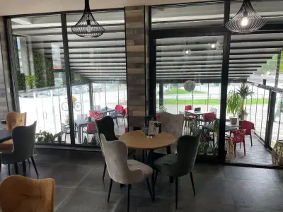 AVVA Caffe & Grill & Bar