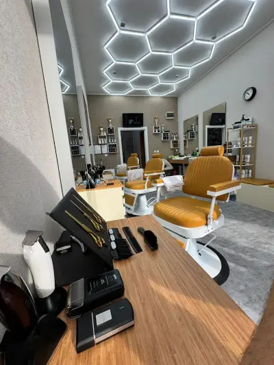 SHANI BYSTROV - BARBER