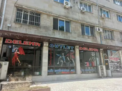 Outlet Delena