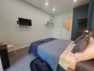 Sea Vibes 1 bedroom apartment - Free Public Parking, WiFi, Cable & Smart TV, 0,9 km to beach