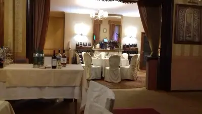 Глория Палас - ресторант, басейн и градина