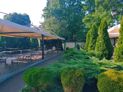 Глория Палас - ресторант, басейн и градина