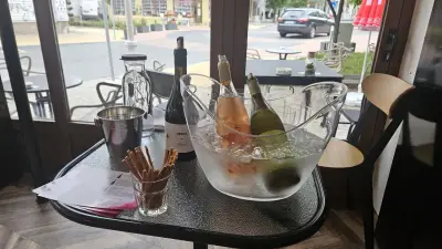 Angle coffee and wine bar & wineshop/ Ъгъл кафе, вино бар и магазин