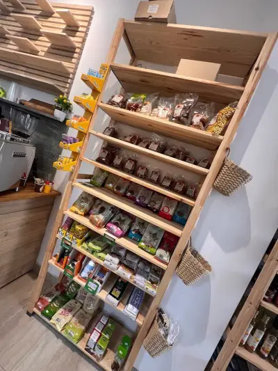 Магазин за алкохол и цигари / Магазин за фермерски продукти "Айра Грийн"