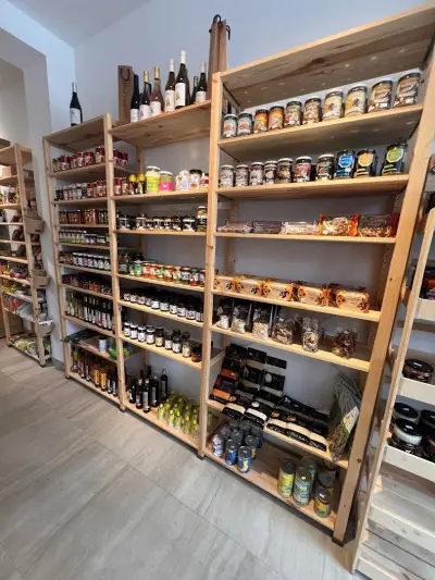 Магазин за алкохол и цигари / Магазин за фермерски продукти "Айра Грийн"