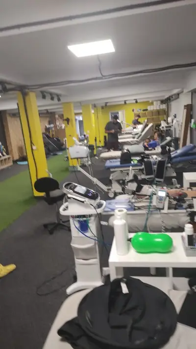 Медицински център “Academica Physio ”