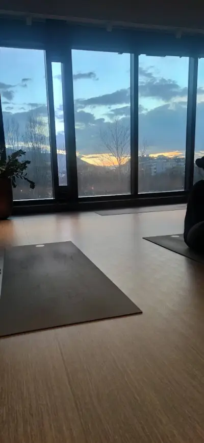 Yoga Vibe NV tower
