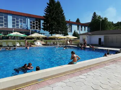 Клуб-басейн “Red beach” гр. Червен бряг