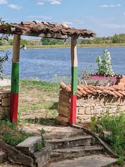 Holidaycamp.bg — Къмпинг & Риболов