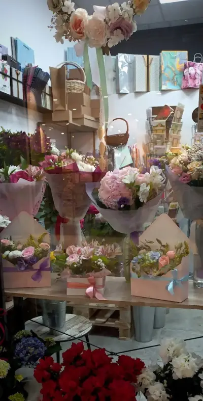 Flower Shop - цветя и опаковане на подаръци ДОСТАВКА на цветя