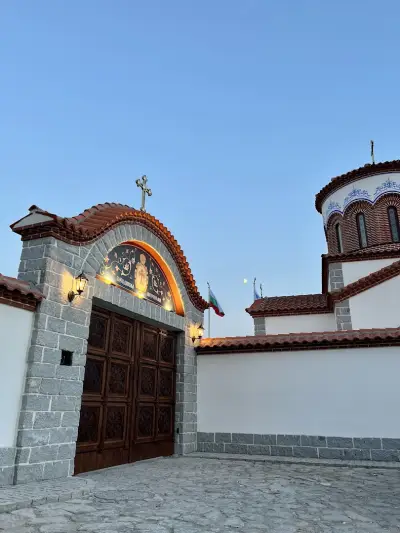 Приемна на митрополията (бившето гръцко училище)