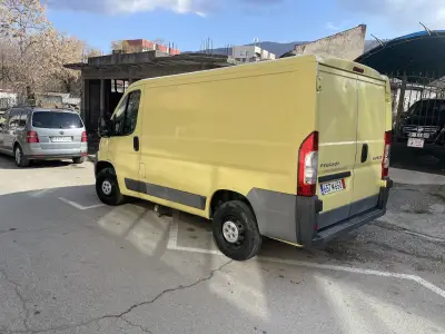 Отдаване на автомобили и бусове под наем