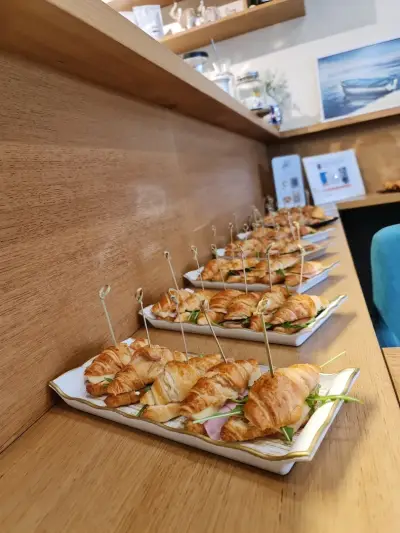 Art Café І Спешълти кафе & Арт събития София І Тематични куизовеІ Стендъп комедия ІРожденни дни І Погачи за бебета І