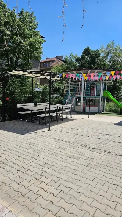 Детски парти клуб с градина "Вила Щуротия"