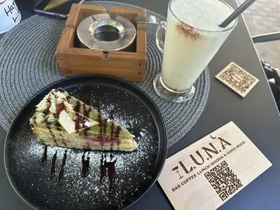 LUNA bar coffee lunch shisha & good mood